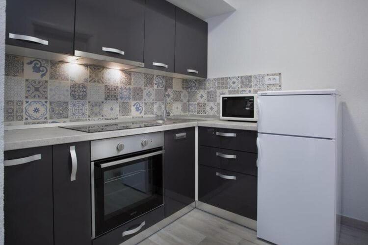 Apartment Serious Job - One Bedroom With Patio *