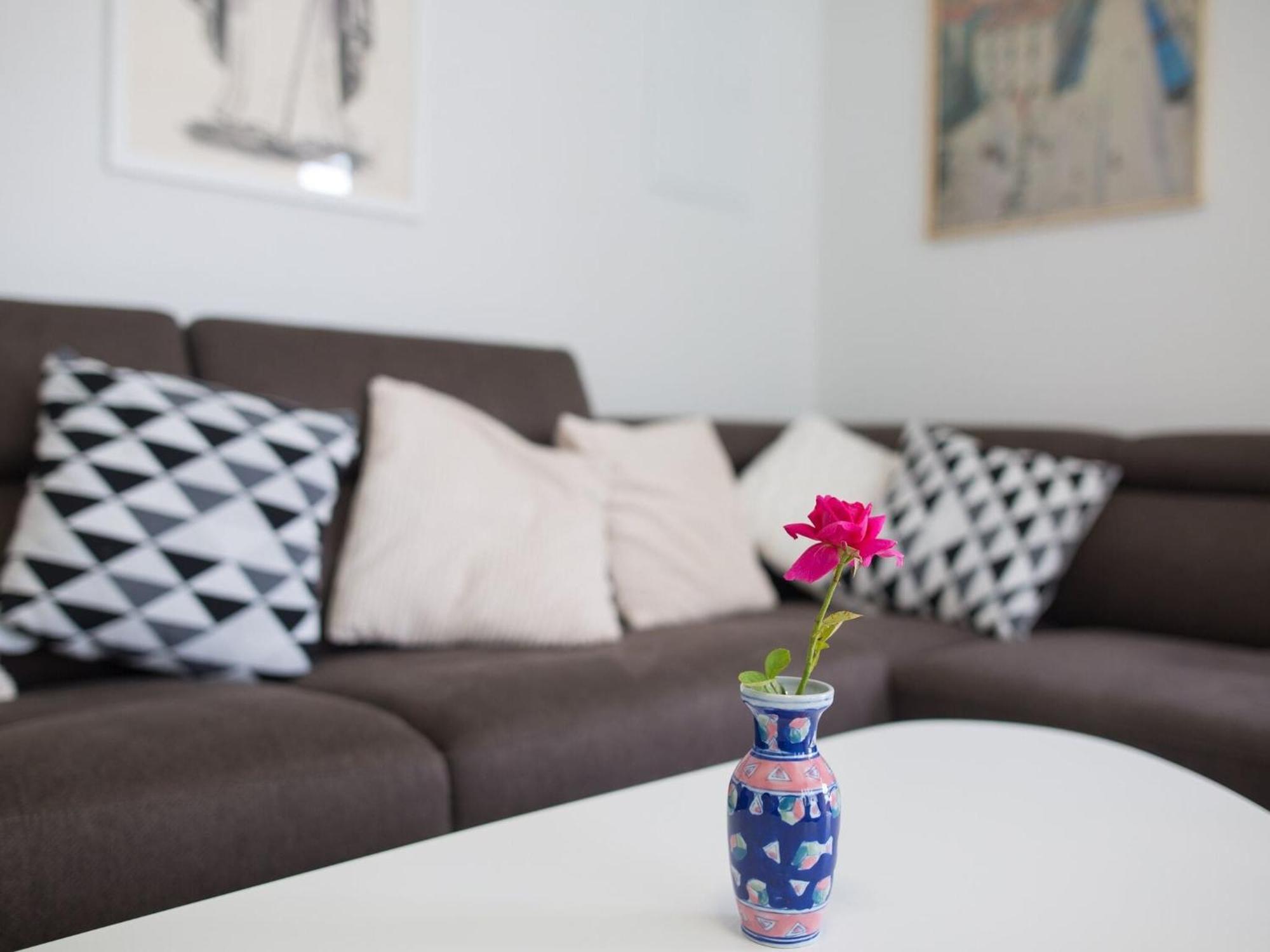 Serious Job - One Bedroom With Patio *