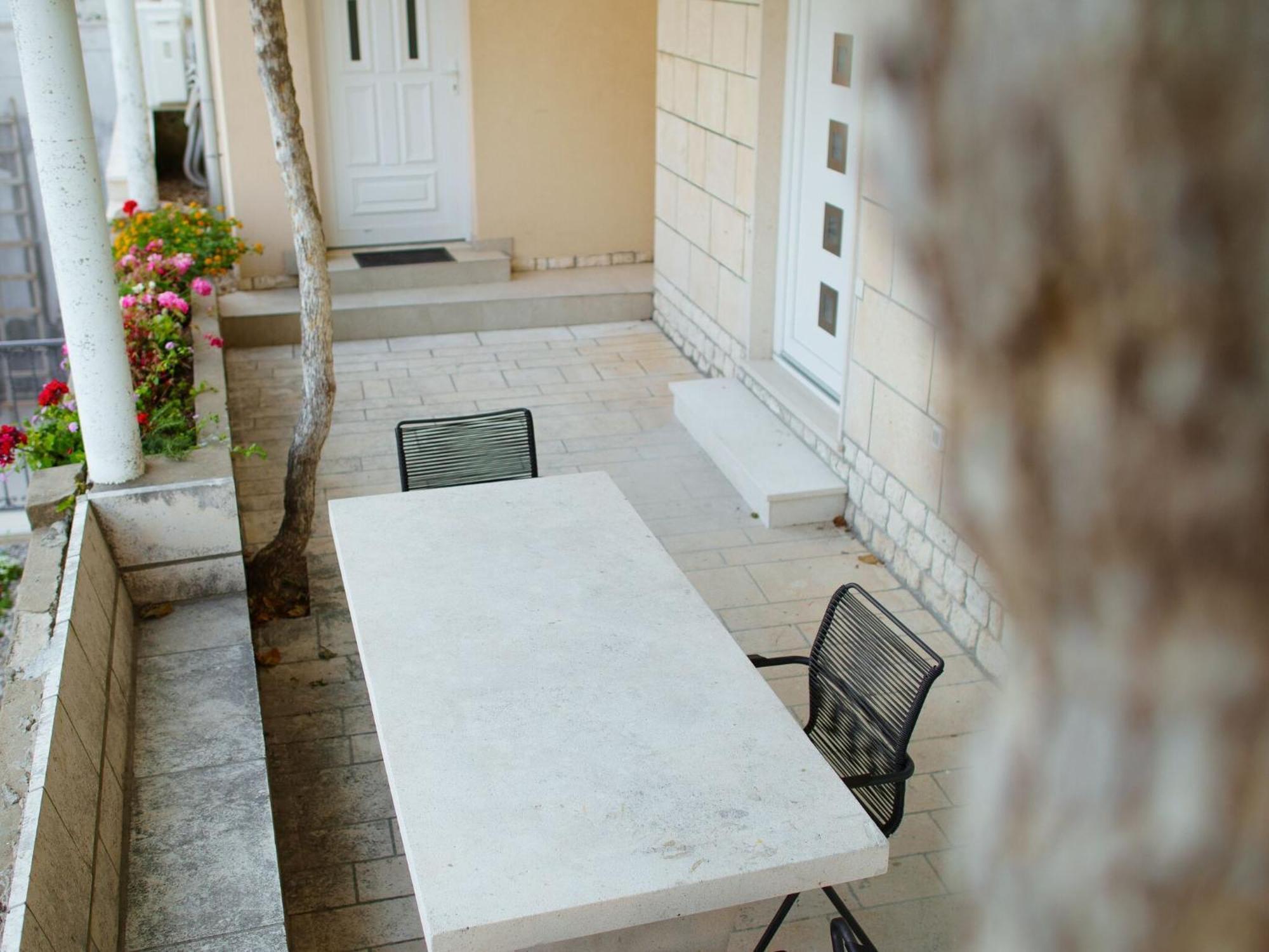 Serious Job - One Bedroom With Patio