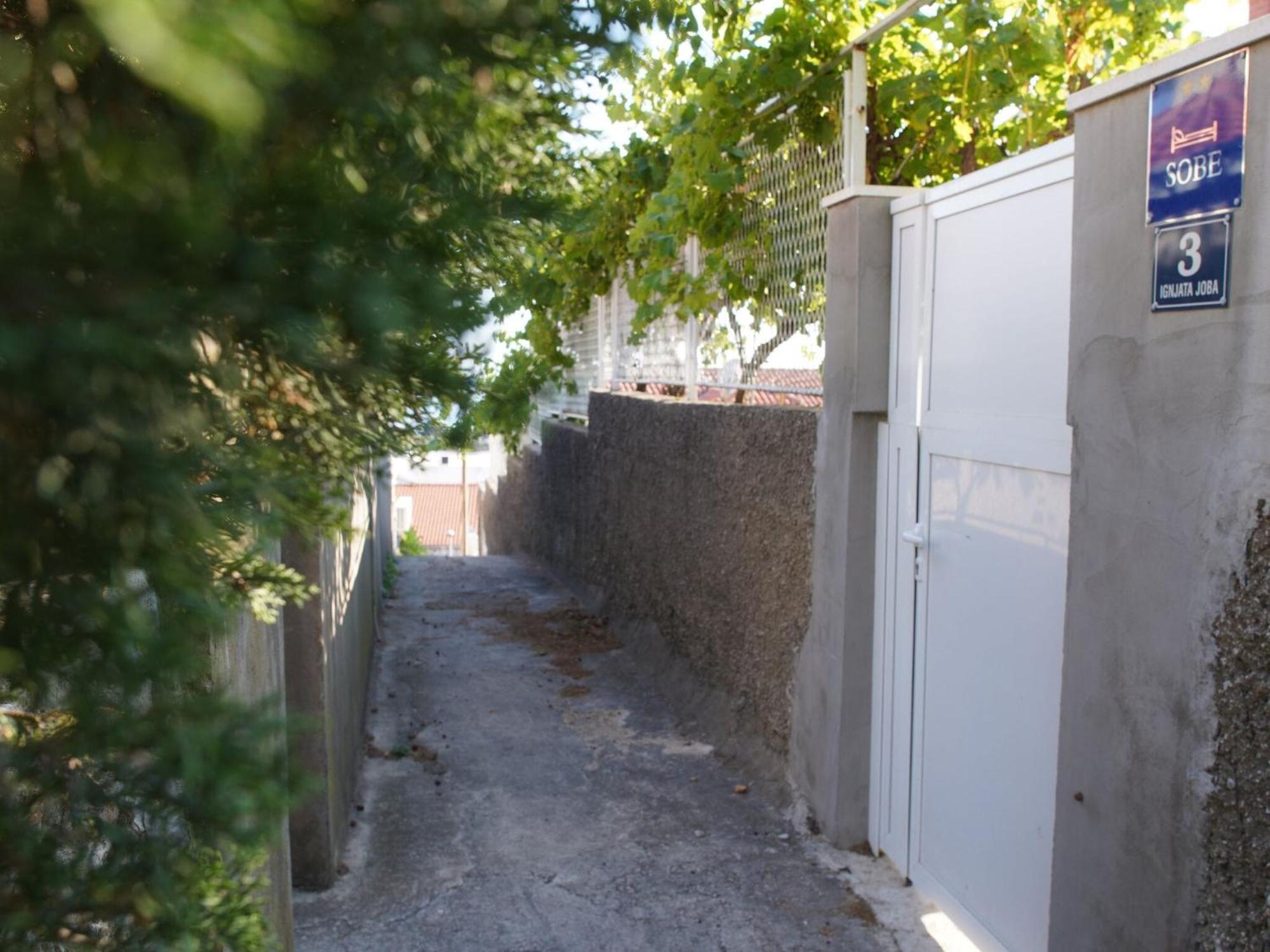 Serious Job - One Bedroom With Patio *